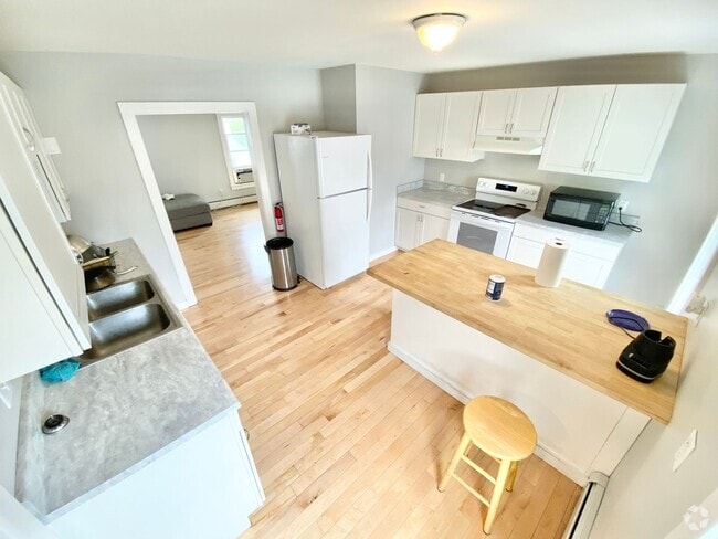 Building Photo - 89 Pitkin St Unit 2 Rental
