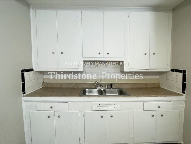 316 E 19th St Unit B