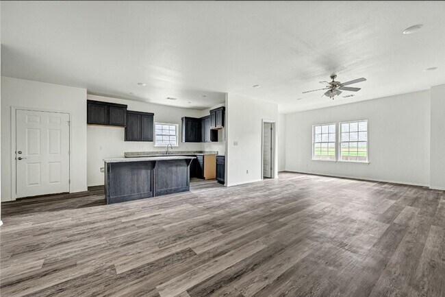 Photo - 1023 S Benchmark Ln