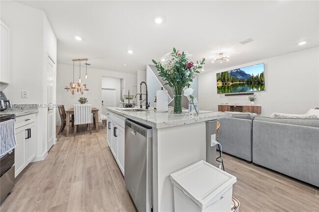 Photo - 818 SE 17th St