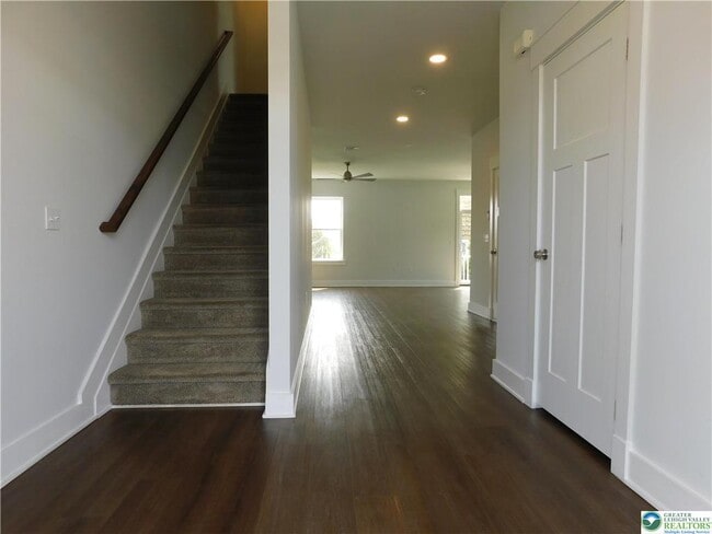 Photo - 1674 Best Pl