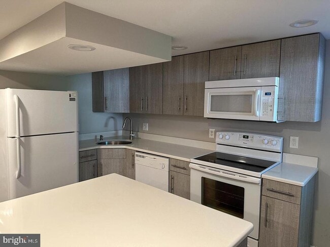 Photo - 433 W Jefferson St Unit APT. C