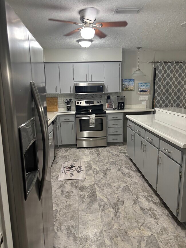 Photo - 11717 Douglas Ln