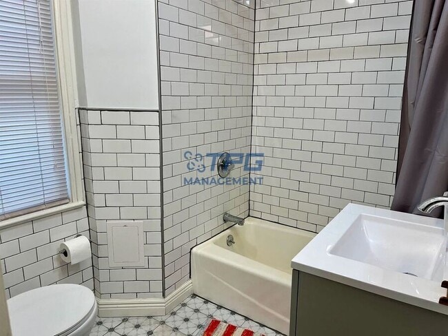 Photo - 14 E 42nd St Unit 3