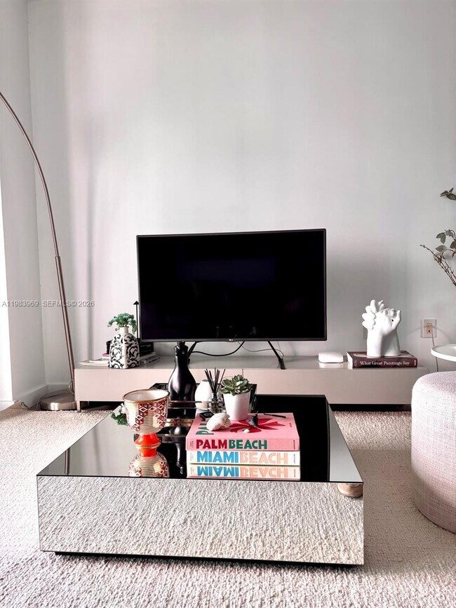 Photo - 460 NE 28th St Unidad 2807