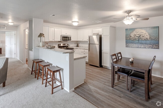 2BR, 2BA - 1060 SF - Rock Ridge Estates