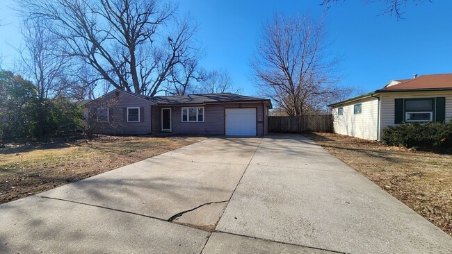 Building Photo - Updated 3BR SW Rancher with oversized garage priced right!