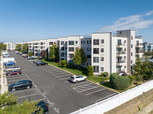 Wharfside Luxury Condo - Wharfside Condominiums