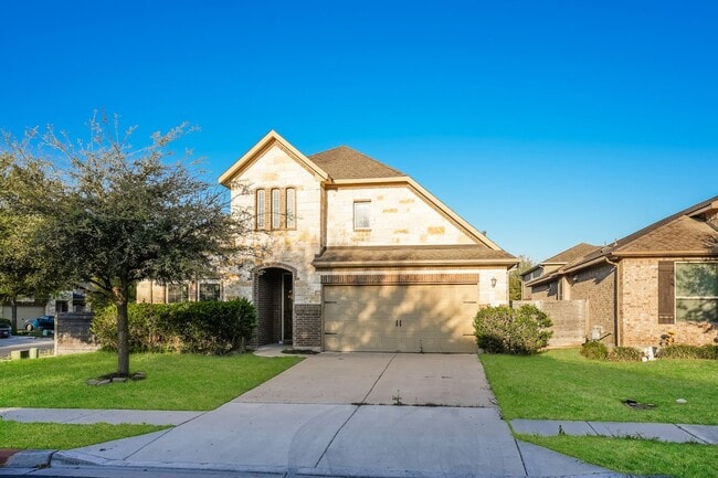 Building Photo - Bright, Spacious Living in an Inviting Home with Modern Finishes and Great Location