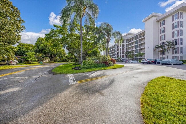 Photo - 2850 N Palm Aire Dr Unit 104