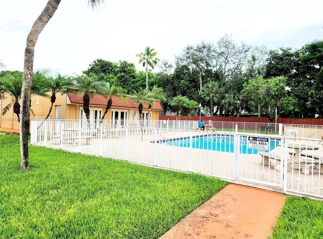 Photo - 9962 SW 88th St Unidad 722-7 Rental