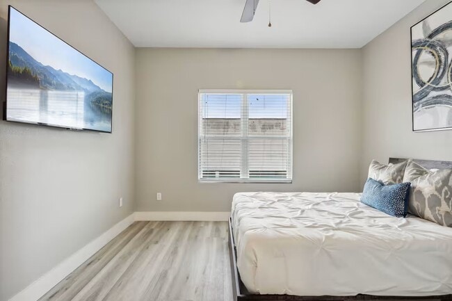 Photo - 2502 Sam Wilson St