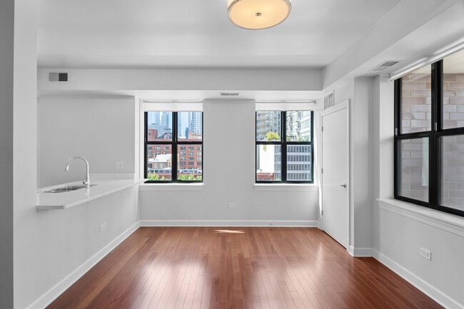 Photo - 451 W Huron St Unit 612