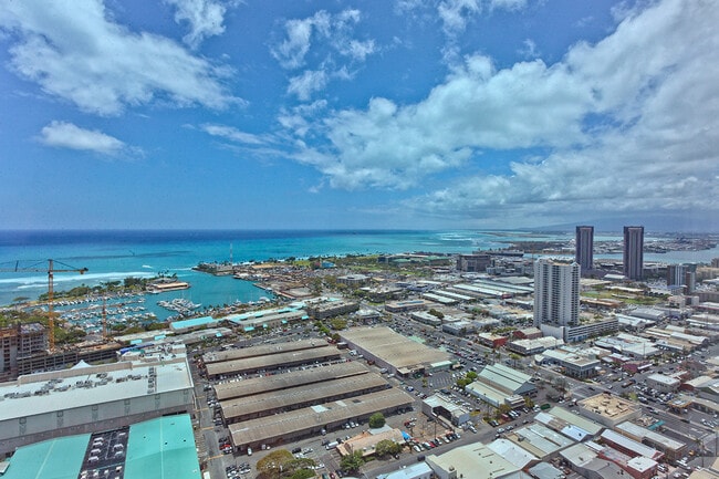 Building Photo - Perfect Location at Pacifica Honolulu!
