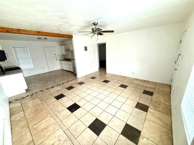 Photo - 127 W Ave H