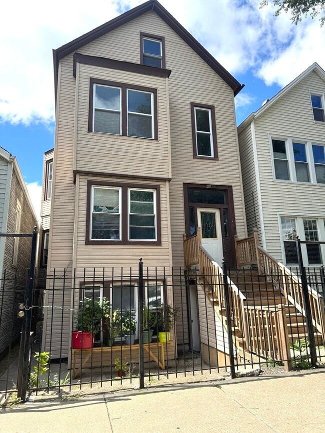 Photo - 1632 N Fairfield Ave Unit 2