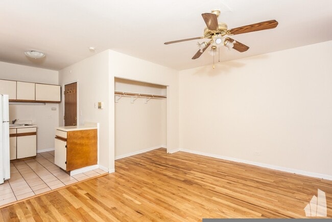 809 W Cornelia Ave Unit 303