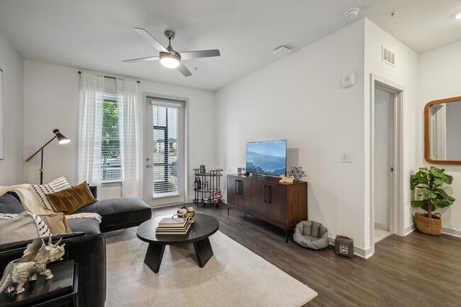 Photo - Novo Westlake