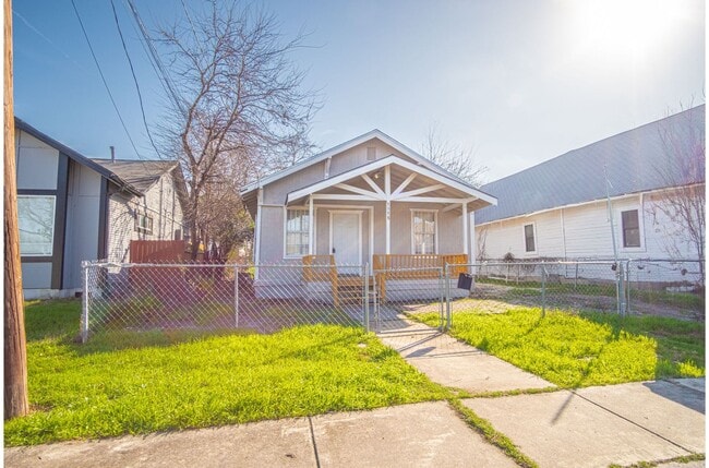 Photo - Charming 2BR 1BA Near Downtown