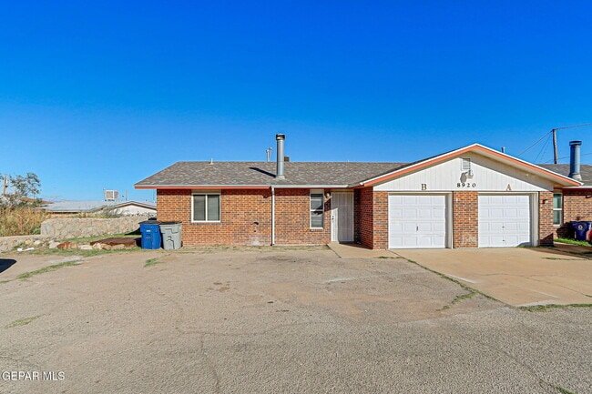 Building Photo - 8920 Leo St