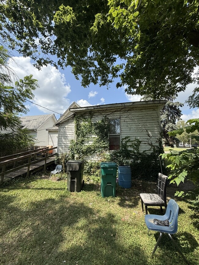 Photo - 1261 E Grand Ave