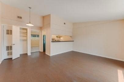 610 W 51st St Unit 104