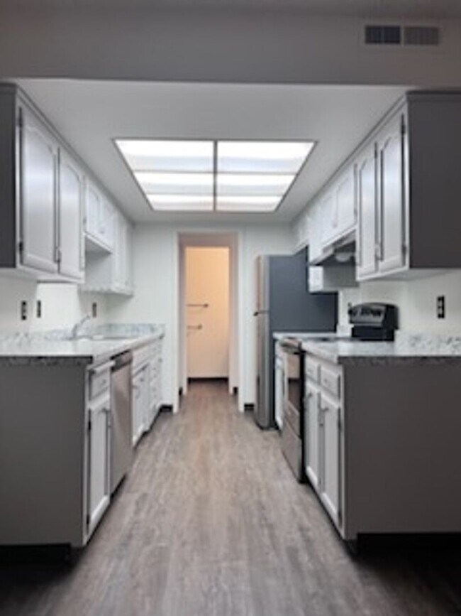 Photo - 261 W Alexander Ave Unit 261 W Alexander Ave