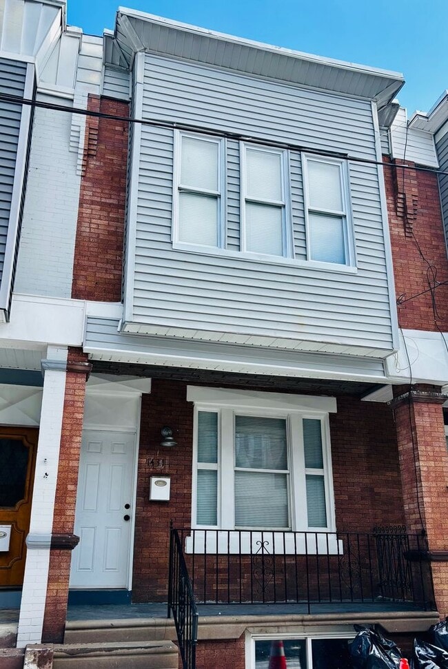 Building Photo - Beautiful rehabbed 3 bedroom Grays Ferry