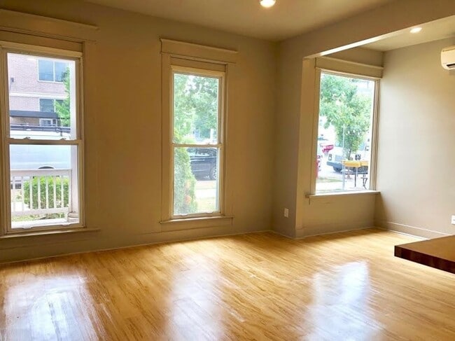 Photo - 425 N Walnut St Unit Apt 3