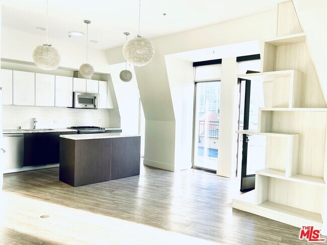 1122 Gayley Ave Unit 408