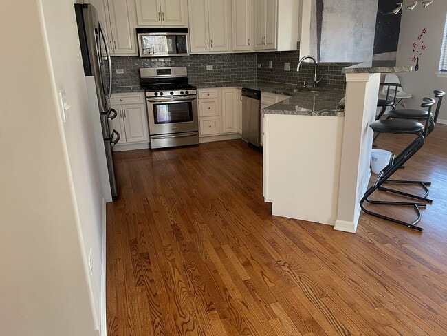 Photo - 3031 Saganashkee Ln