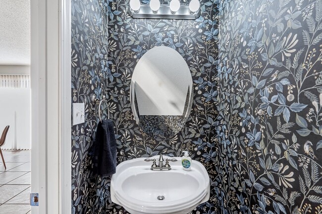 Photo - 2301 Primrose Dr