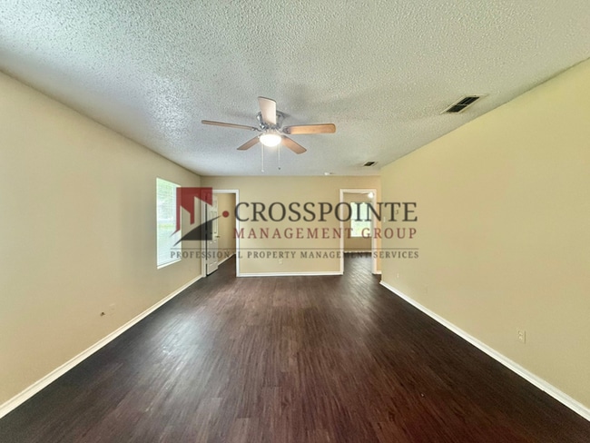 Photo - 3 Bedroom, 2 Bathroom Home!