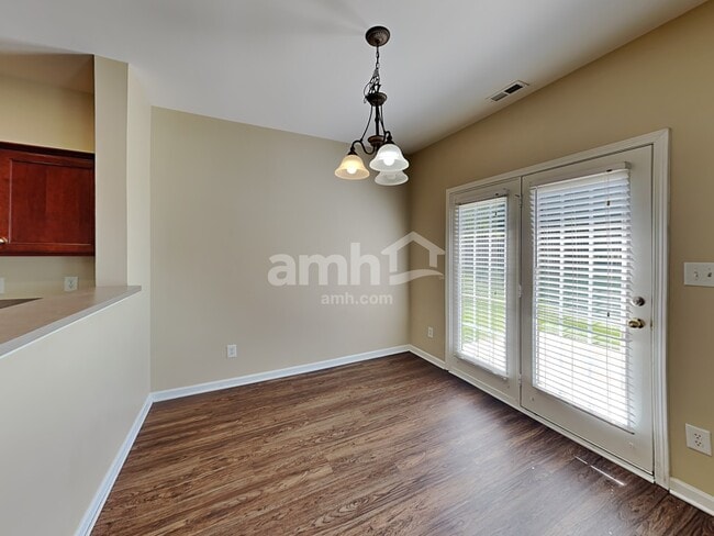 Photo - 1922 Dundalk Rd