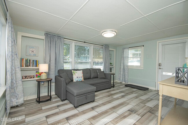 Photo - 314 Jasmine Pl