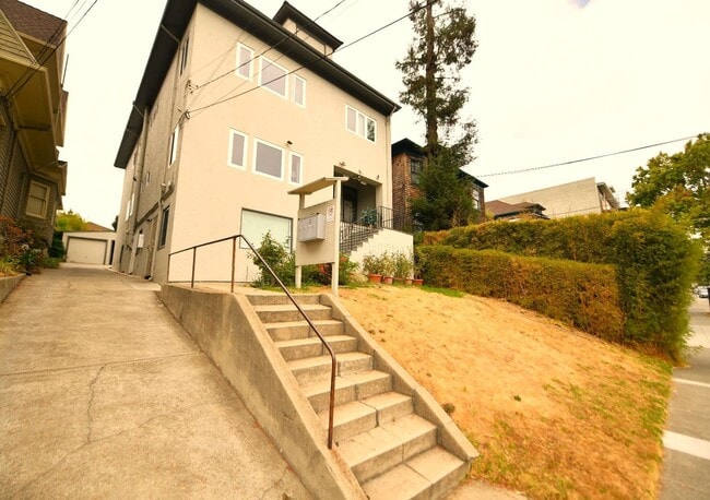 Building Photo - 20p014 - 3857-3859 Howe St. Unit 03 Rental