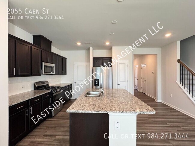 Photo - 2055 Caen St