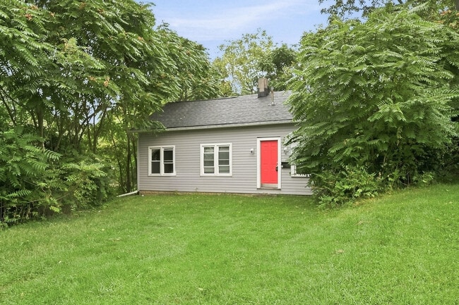 30-32 Lagonda Ave