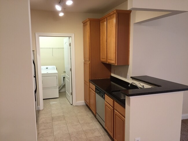 Kitchen Right Side - 2810 Bedford Green Dr Unit Bedford Green 105