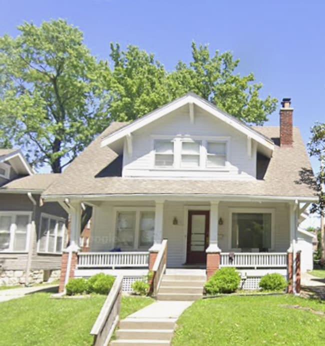 Building Photo - Spacious 4 Bed / 2.5 Bath Home in the Heart of Kansas City!