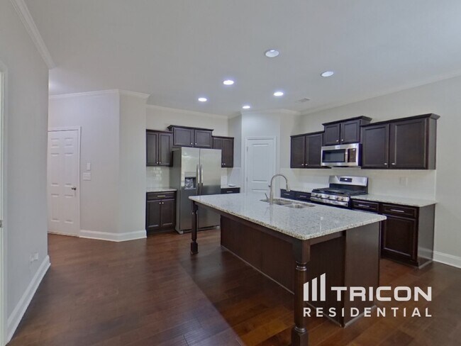 Photo - 385 Holdings Dr