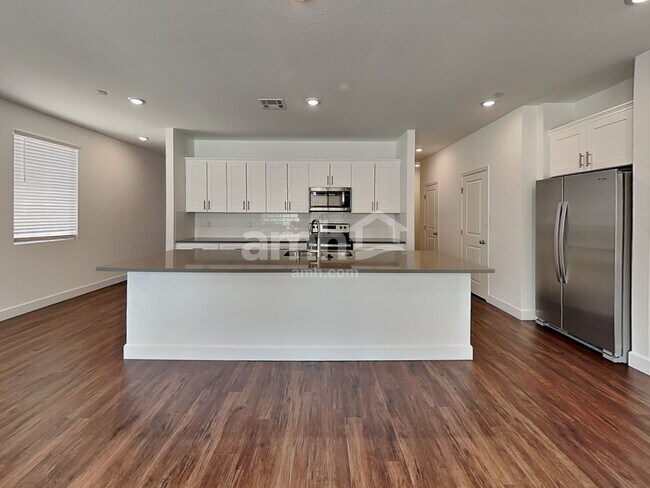 Photo - 644 N Water St