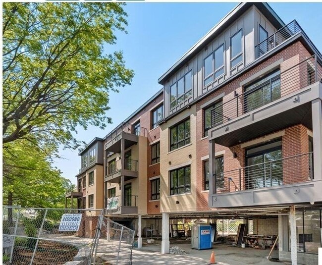 Building Photo - 1 bedroom in Everett MA 02149 Unit 305 Rental