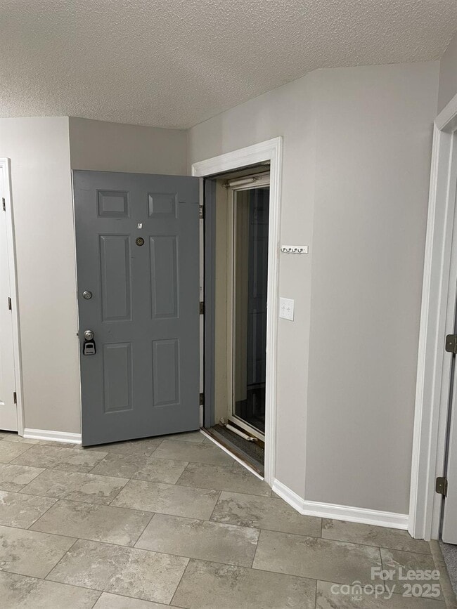 Photo - 19831 Henderson Rd Unidad E