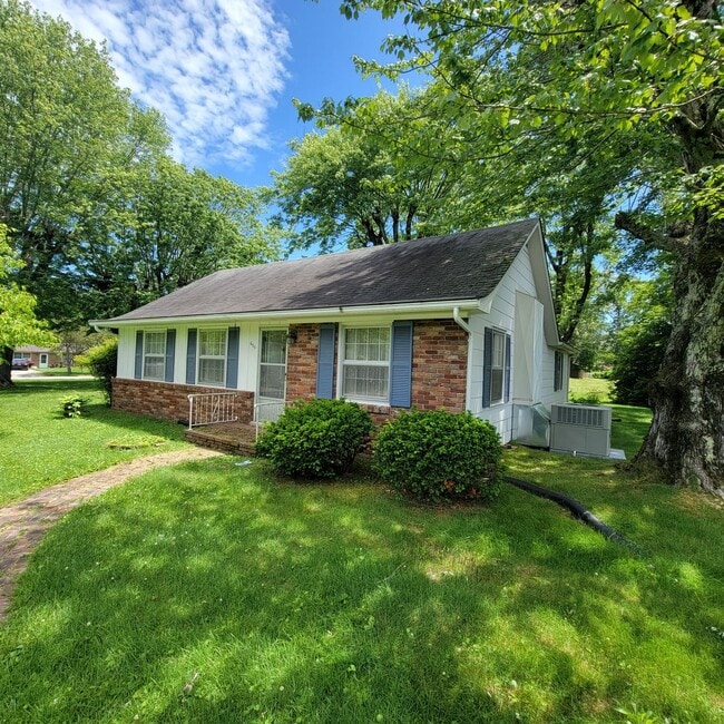 Photo - 3/1 House with Storage Garage-Cookeville City Limits
