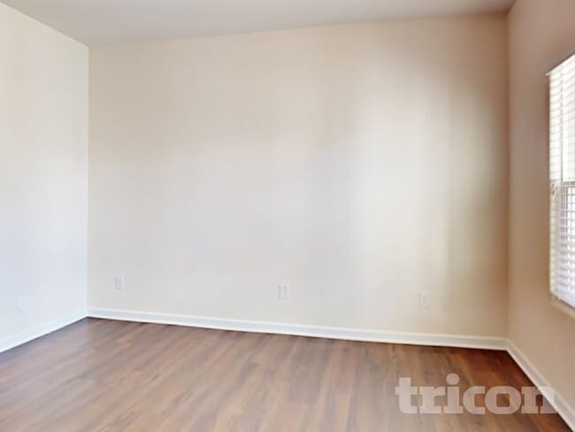 Photo - 1357 Waylon Ave
