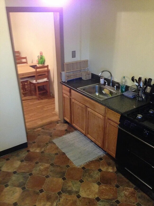 Photo - 4243 Gladstone St