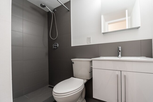 Photo - 798 Richmond Street West Unit 243