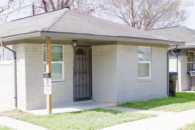 Photo - 1323 E 32nd 1/2 St