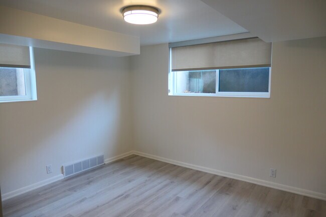 Photo - 2618 Wellington St. E